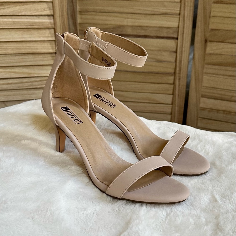 NWOT Nude Ankle Strap Heeled Sandals Sz 8.5